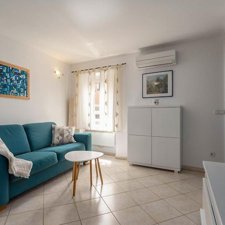 Degrassi Square Apartments (Adults Only) Vrsar Bagian luar foto