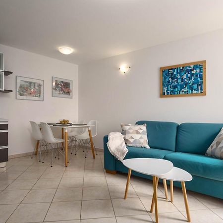 Degrassi Square Apartments (Adults Only) Vrsar Bagian luar foto