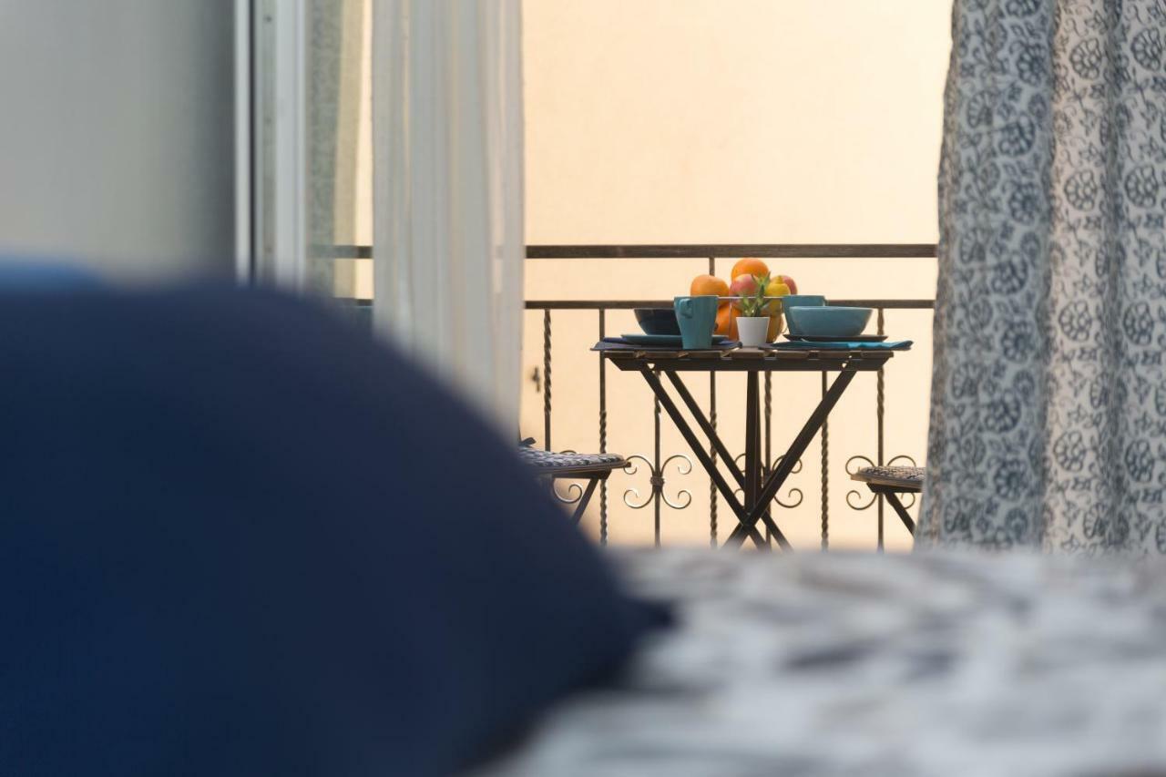 Degrassi Square Apartments (Adults Only) Vrsar Bagian luar foto
