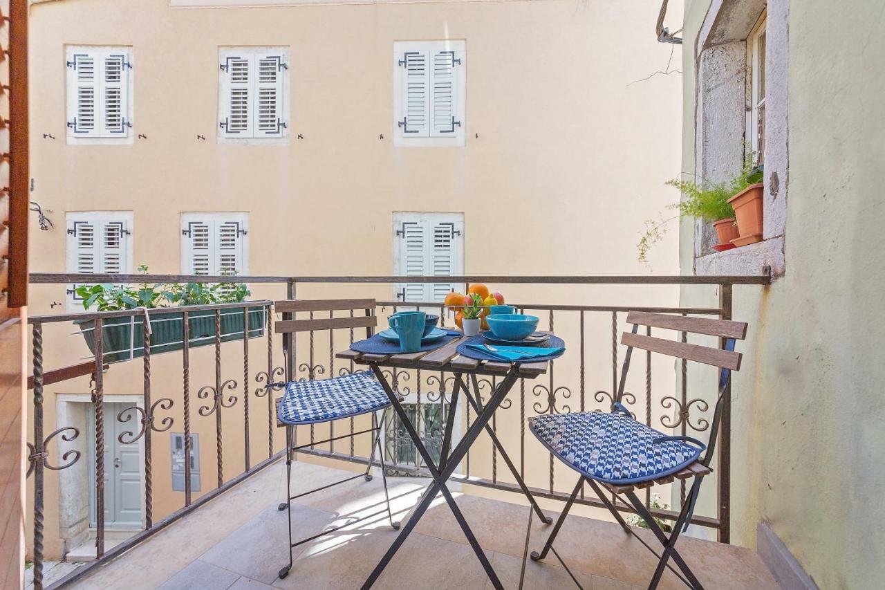 Degrassi Square Apartments (Adults Only) Vrsar Bagian luar foto