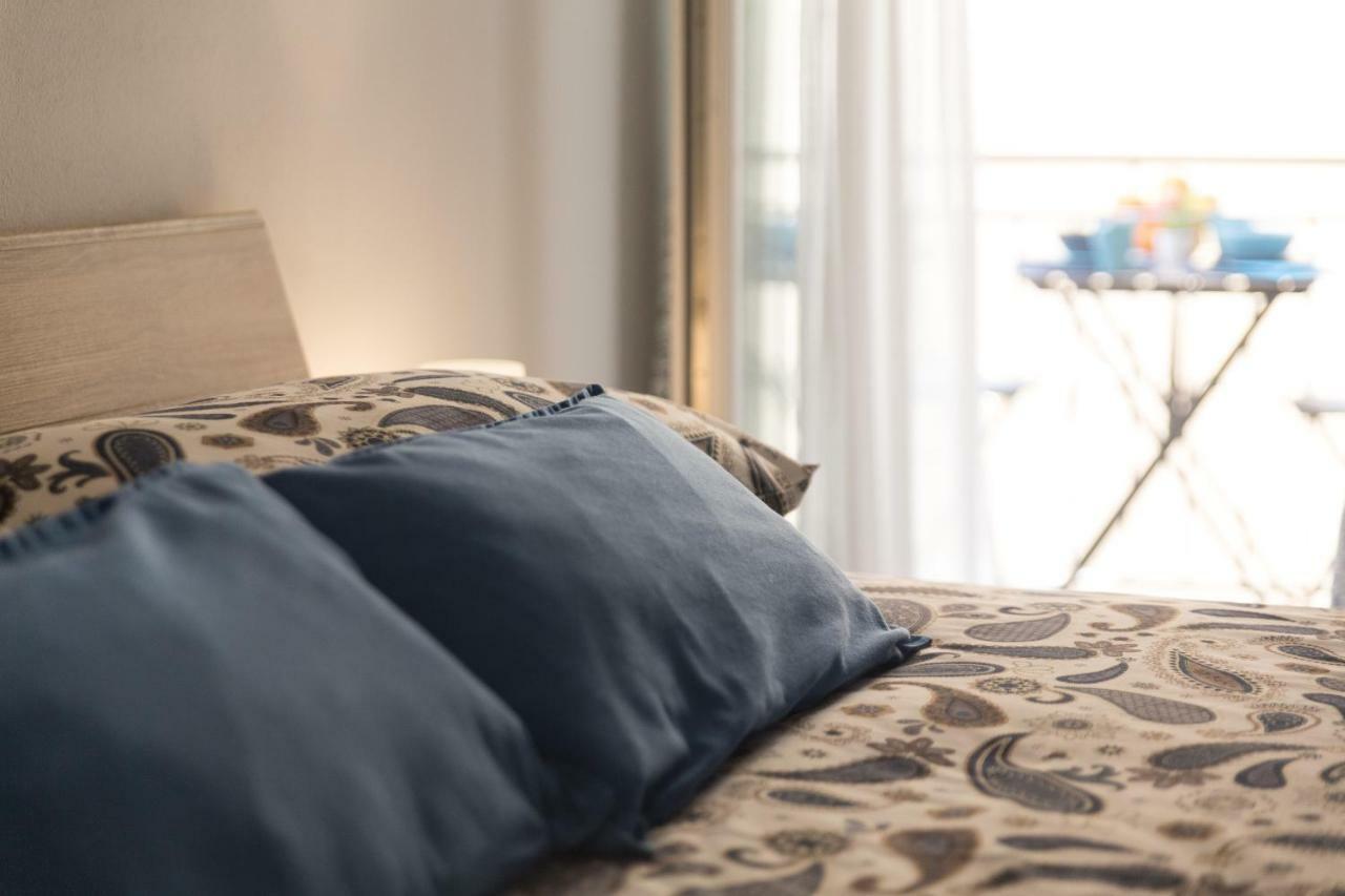 Degrassi Square Apartments (Adults Only) Vrsar Bagian luar foto